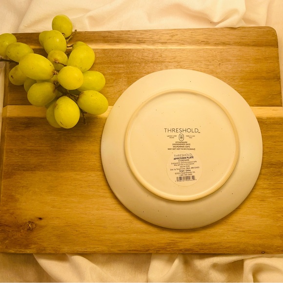 Threshold Floral Patterned Set of 4 Appetizers Plates 
Black and Freckled Cream - Picture 5 of 8